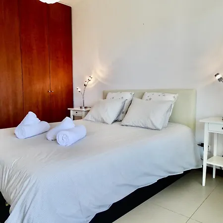 Marina Village-piscine-proche * Lagos