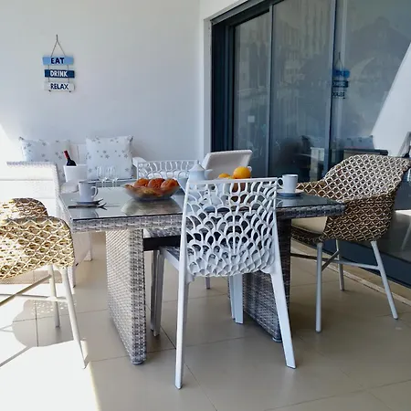 Marina Village-piscine-proche